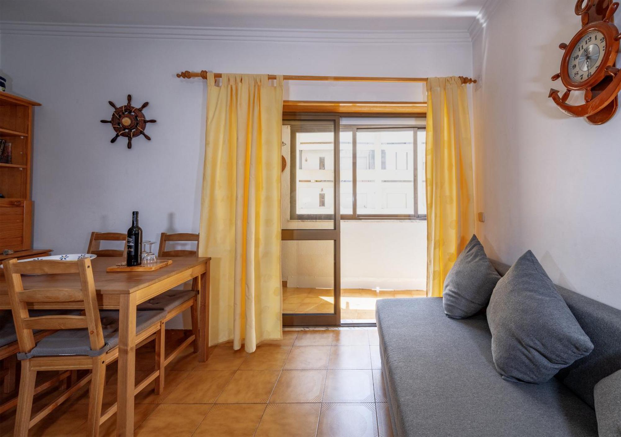 Cozy Apartment Near The Beach In Costa De Caparica Bagian luar foto