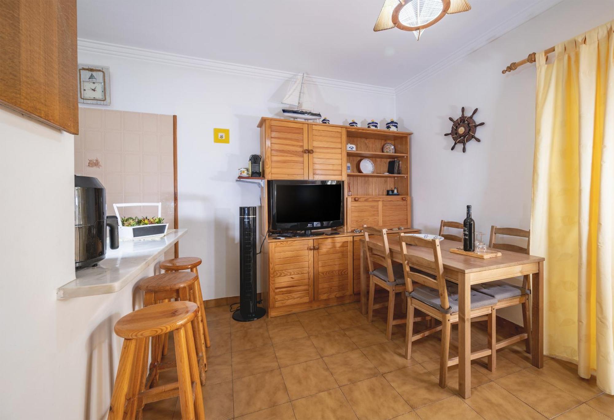 Cozy Apartment Near The Beach In Costa De Caparica Bagian luar foto